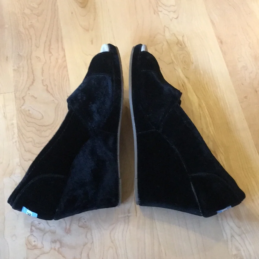 Toms black velvet
